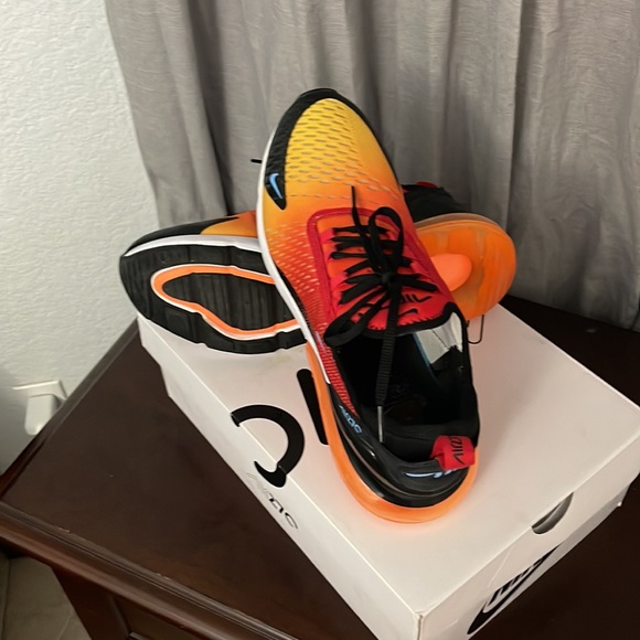 Men Nike shoes - Picture 3 of 5